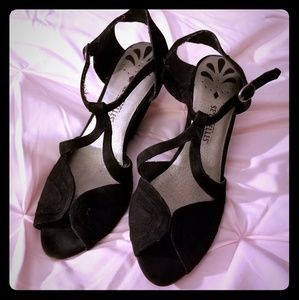 Size 8.5 Seychelles Suede Sandals